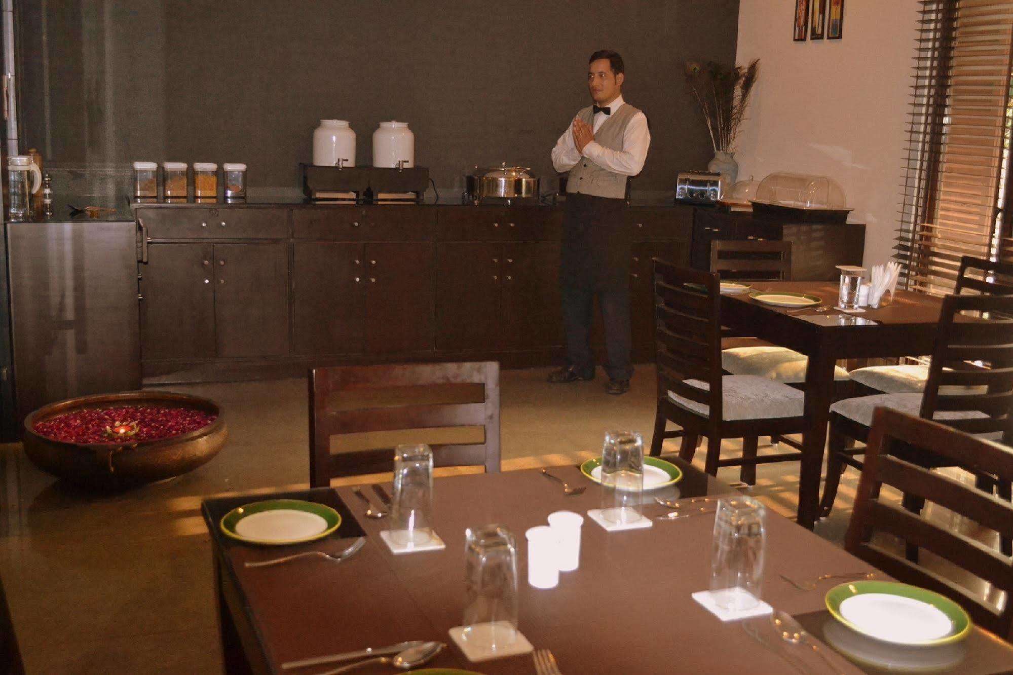 Siesta Basil - Okhla Hotel New Delhi Luaran gambar